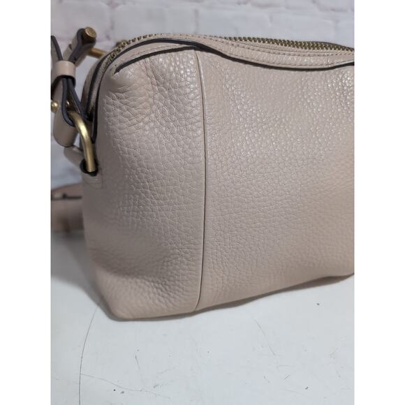 India Hicks Shift and Switch Beige Crossbody Bag Pebbled Leather Gold Hardware - Picture 9 of 16